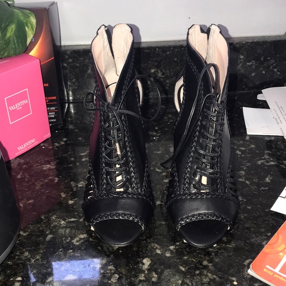 Woman size 7.5 sizes - Picture 2 of 6